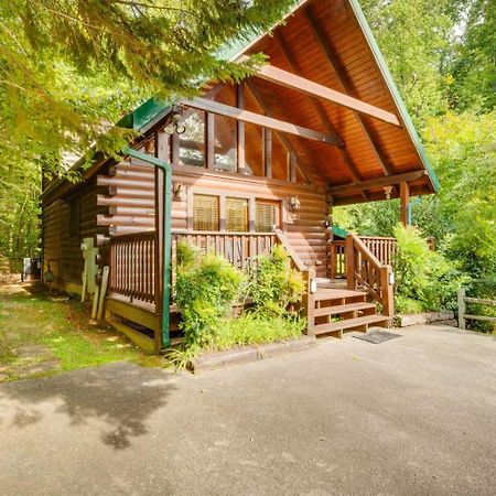 Hugs N Kisses Pool Table Hot Tub Pool Table Community Pool Close To Downtown Gatlinburg Extérieur photo