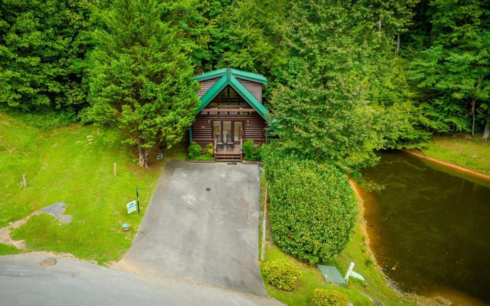 Hugs N Kisses Pool Table Hot Tub Pool Table Community Pool Close To Downtown Gatlinburg Extérieur photo
