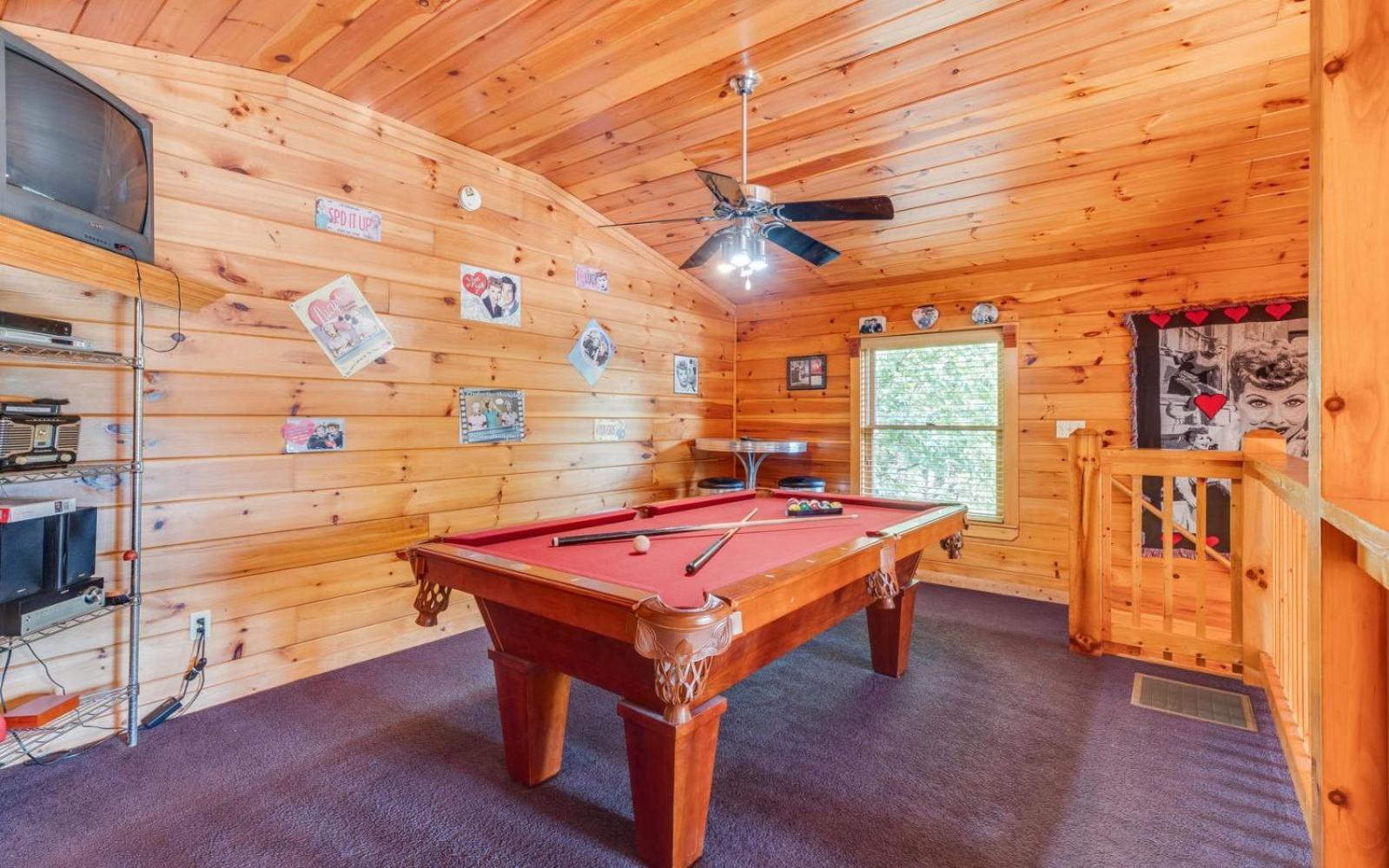 Hugs N Kisses Pool Table Hot Tub Pool Table Community Pool Close To Downtown Gatlinburg Extérieur photo