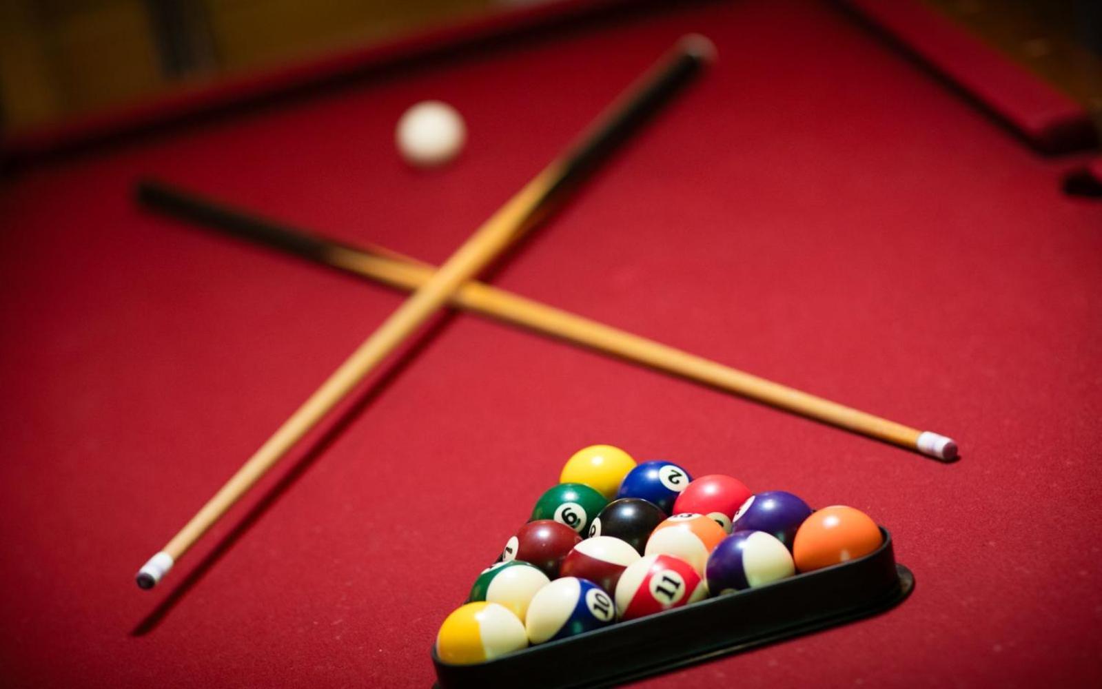 Hugs N Kisses Pool Table Hot Tub Pool Table Community Pool Close To Downtown Gatlinburg Extérieur photo