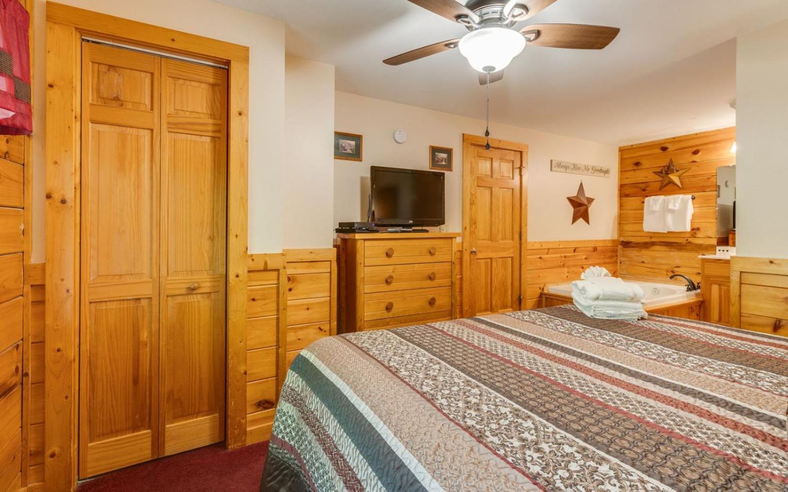 Hugs N Kisses Pool Table Hot Tub Pool Table Community Pool Close To Downtown Gatlinburg Extérieur photo