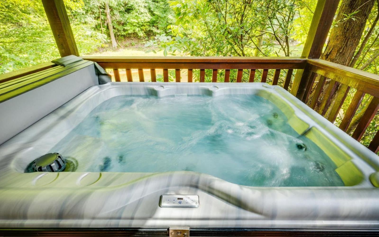 Hugs N Kisses Pool Table Hot Tub Pool Table Community Pool Close To Downtown Gatlinburg Extérieur photo